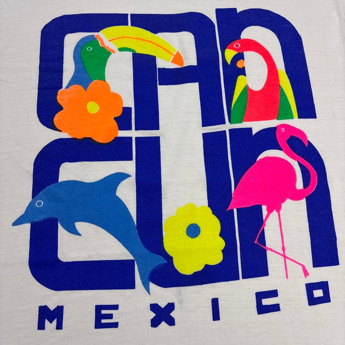 Vintage 90s Cancun Mexico tropical wildlife nature souvenir t-shirt