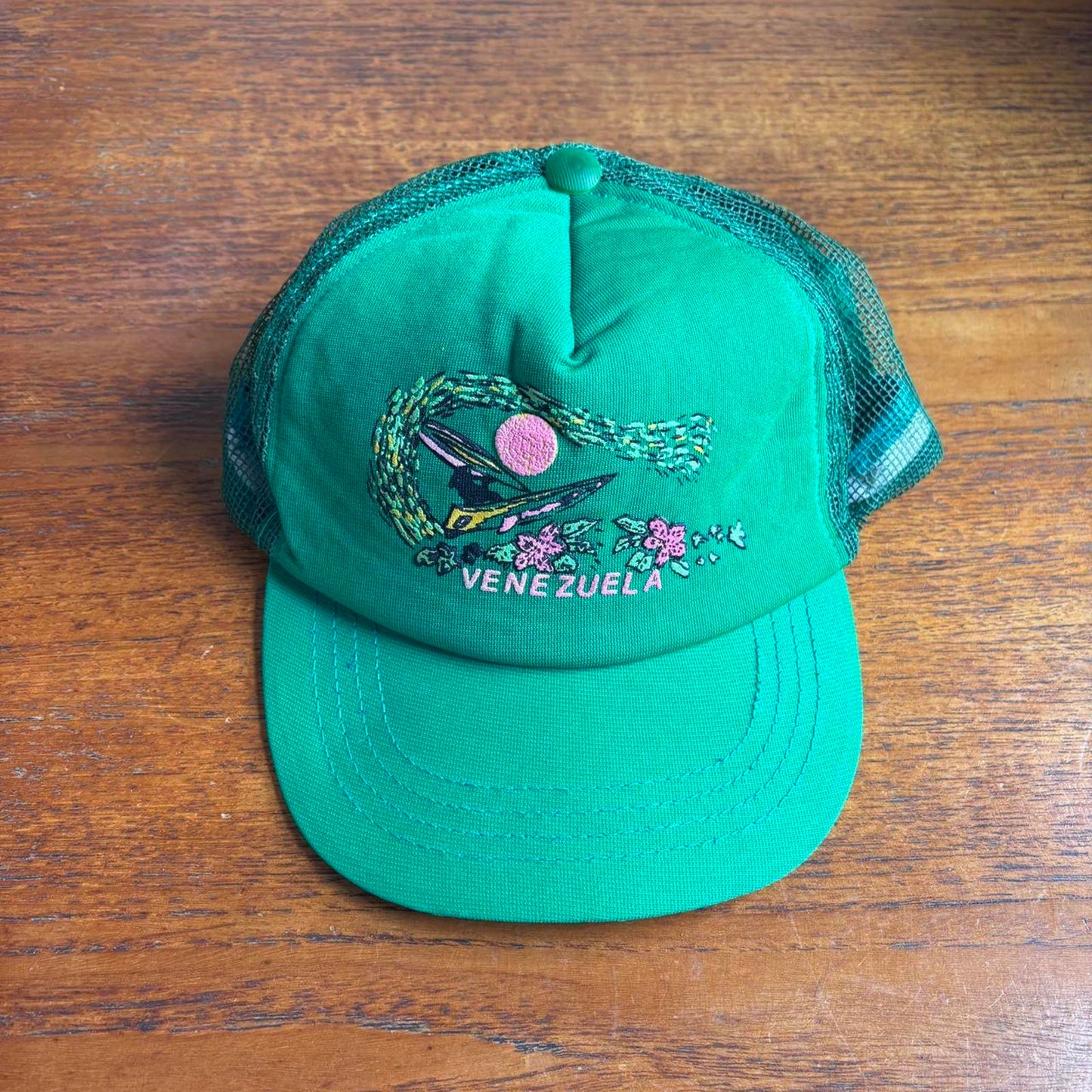 Vintage 90s Venezuela windsurfing tourist souvenir graphic trucker cap