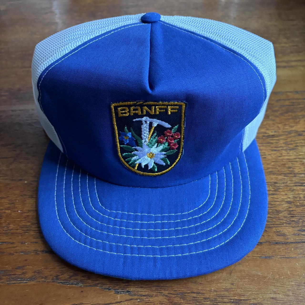 Vintage 90s Banff Canada tourist souvenir graphic trucker cap