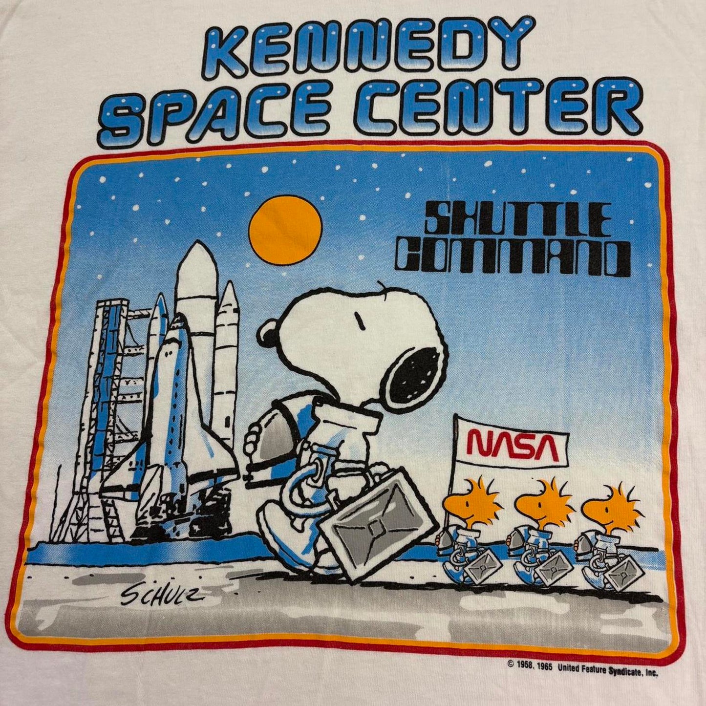 Vintage 80s USA Snoopy Kennedy Space Center NASA Peanuts cartoon graphic t-shirt