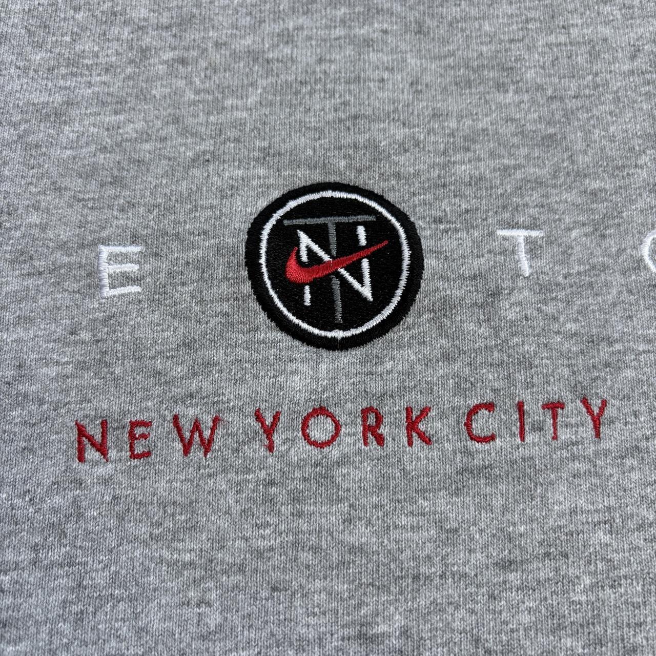 Vintage Nike Town New York City department store embroidered t-shirt