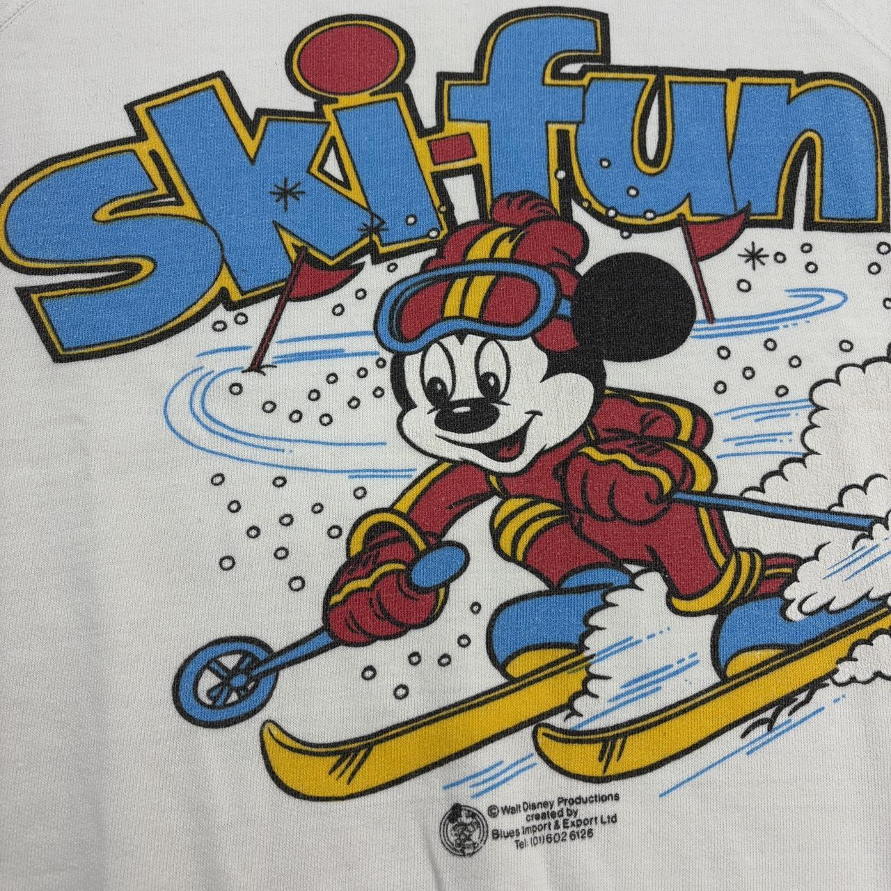 Vintage 90s USA Disney Mickey Mouse skiing snow sport graphic sweatshirt