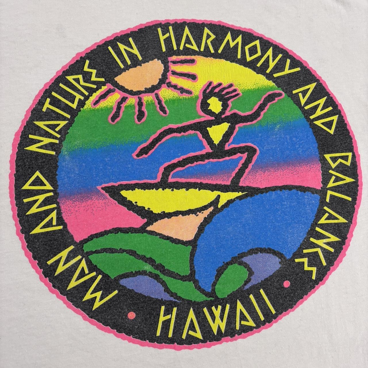 Vintage 90s USA Hawaii surfing nature in harmony and balance graphic t-shirt