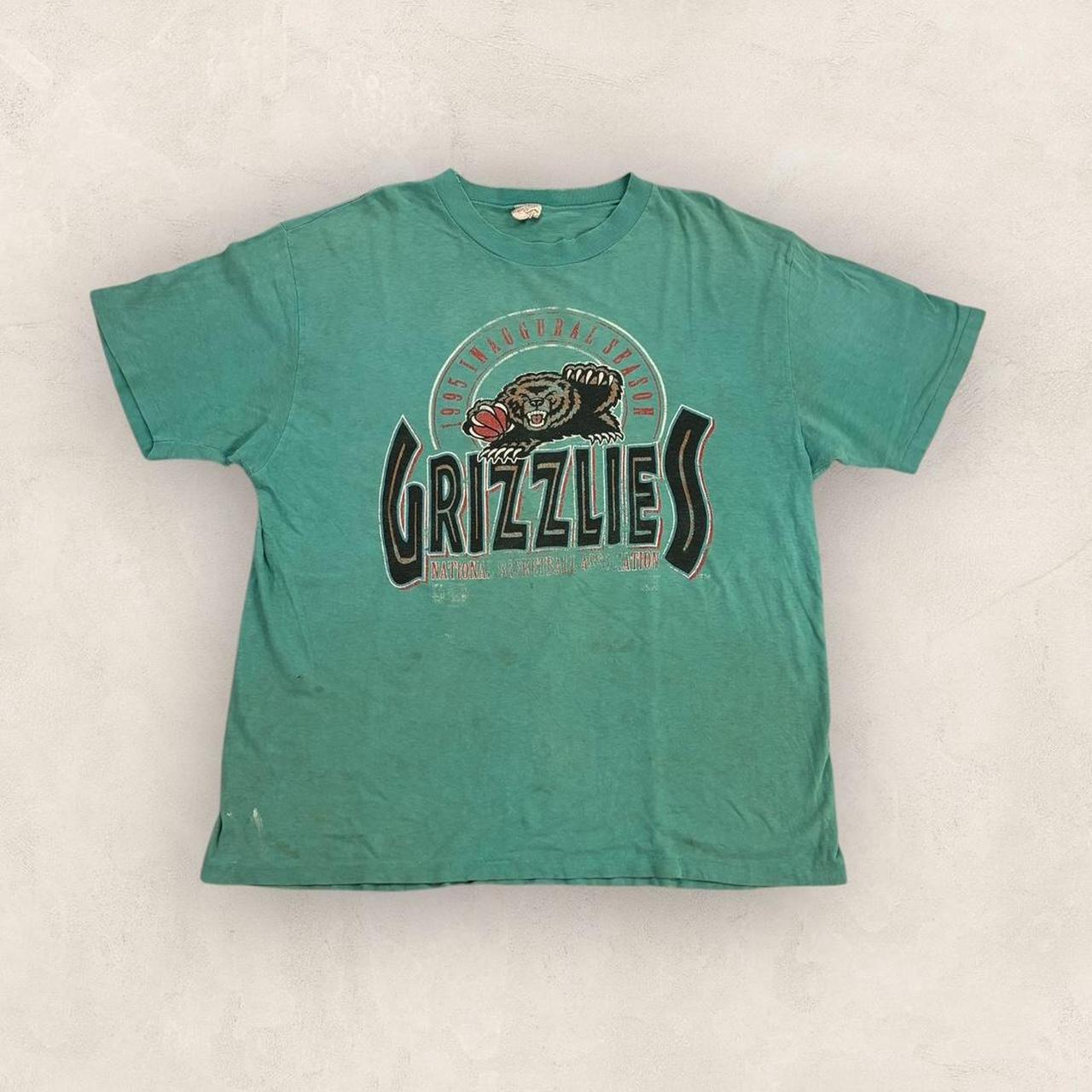 Vintage 90s Vancouver Grizzlies NBA basketball graphic t-shirt