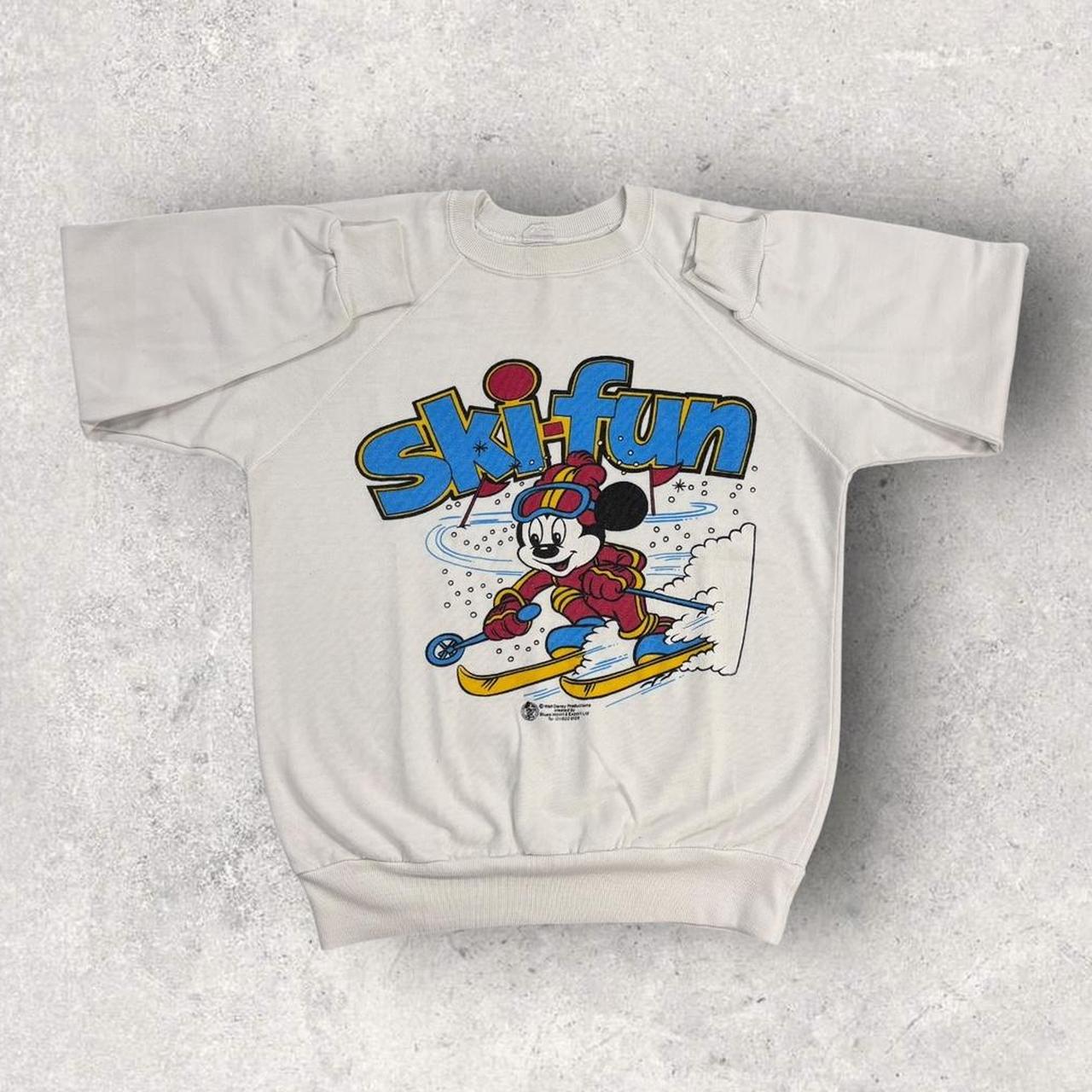Vintage 90s USA Disney Mickey Mouse skiing snow sport graphic sweatshirt