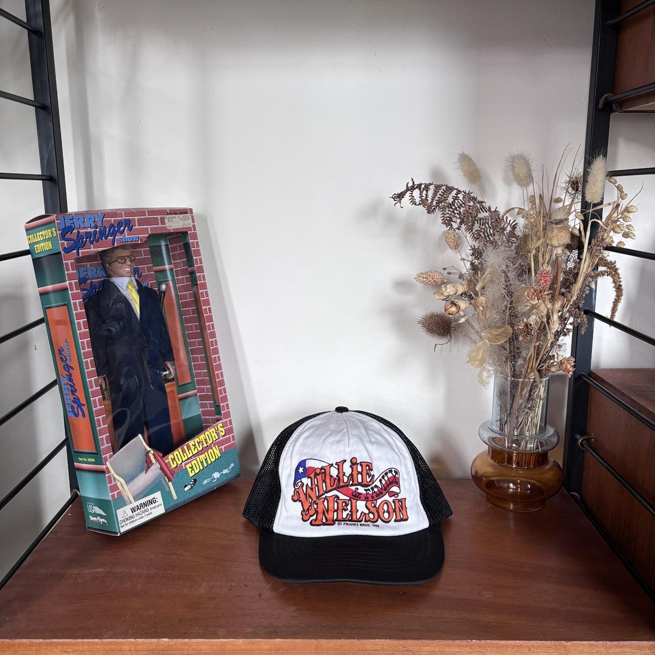 Vintage 80s USA Willie Nelson & Family country music trucker cap