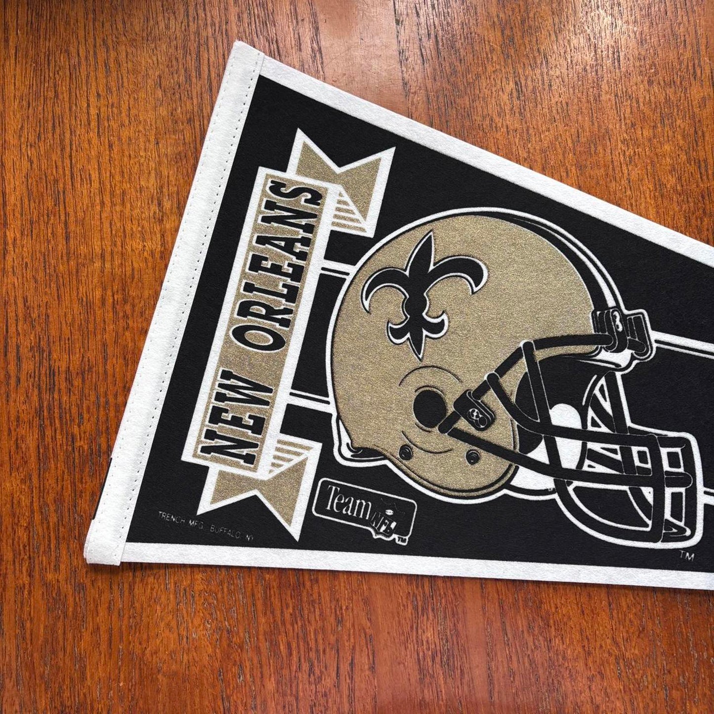 Vintage 90s USA New Orleans Saints NFL American Football pennant