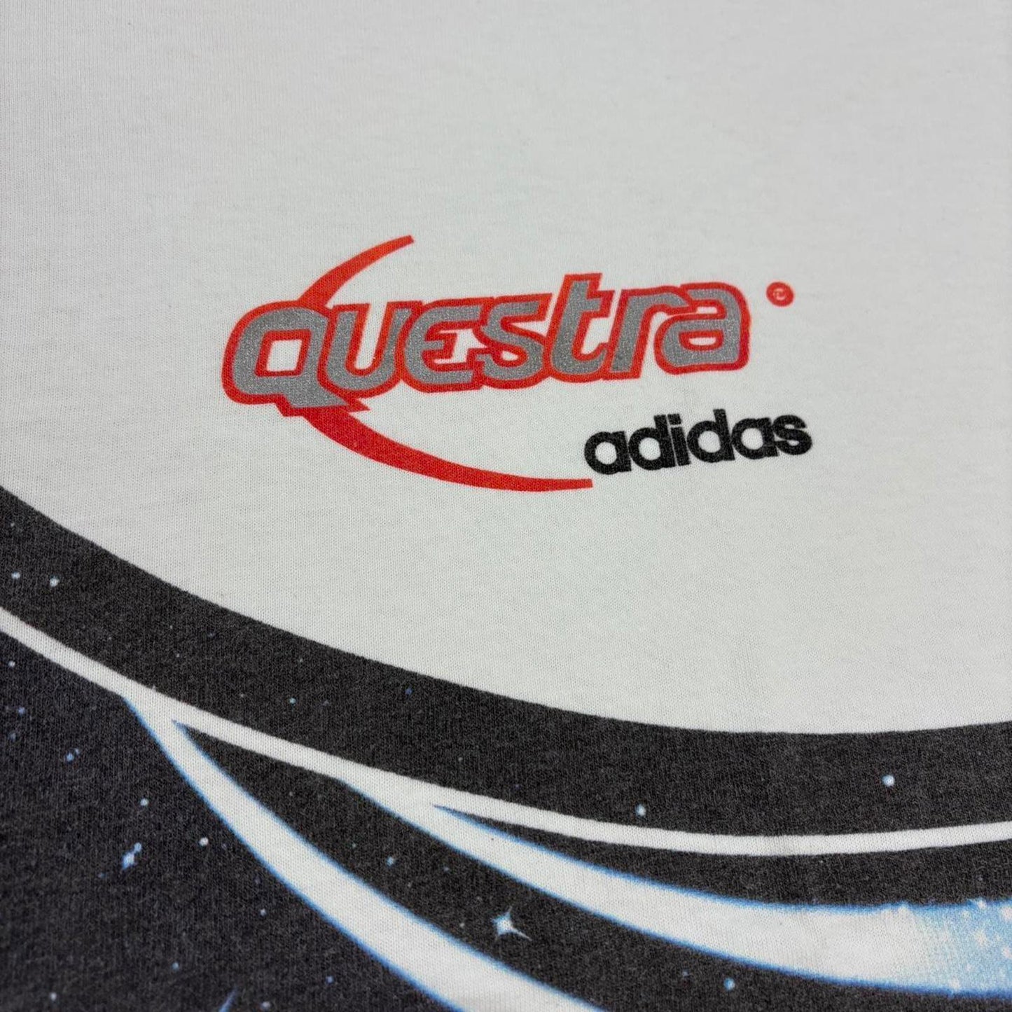 Vintage USA World Cup 94 Adidas Questra official football match ball t-shirt