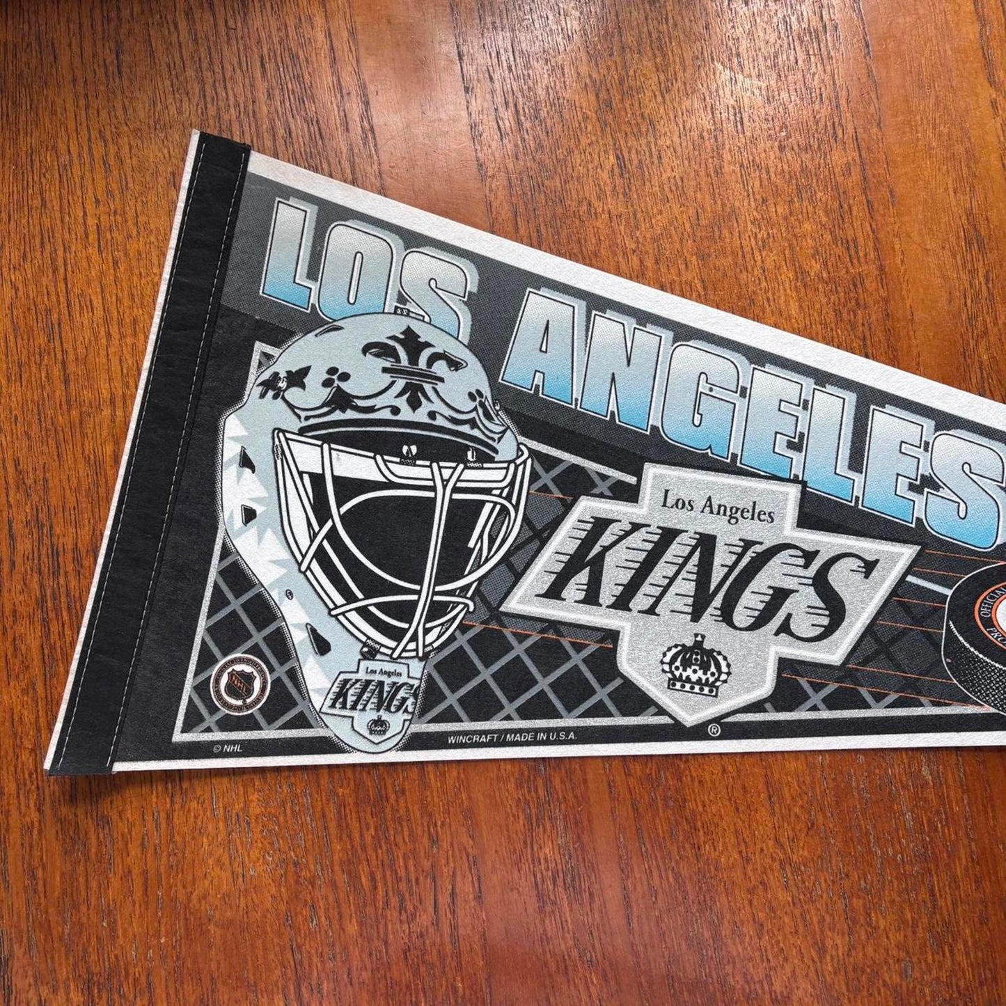 Vintage 90s USA Los Angeles Kings NHL ice hockey felt pennant