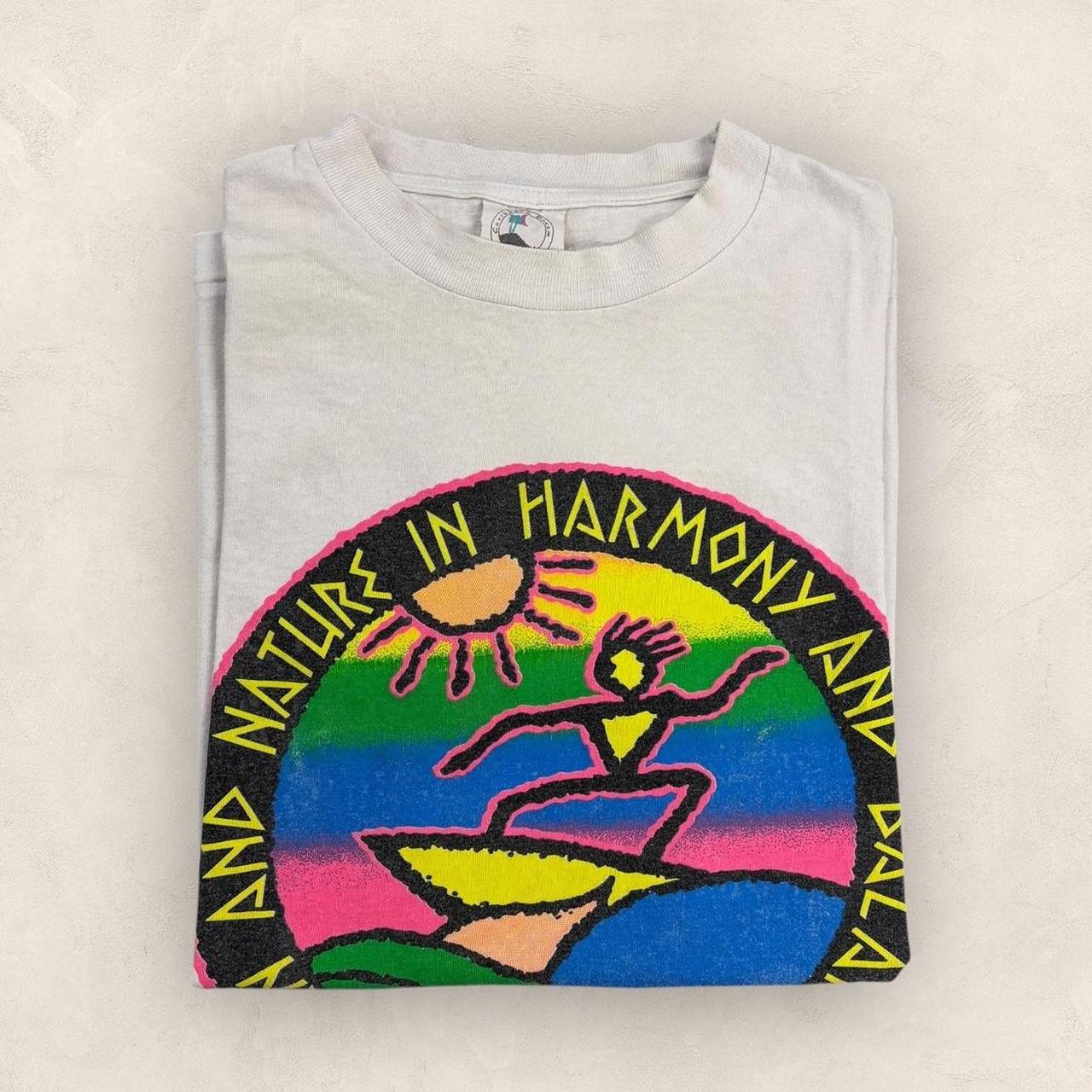 Vintage 90s USA Hawaii surfing nature in harmony and balance graphic t-shirt