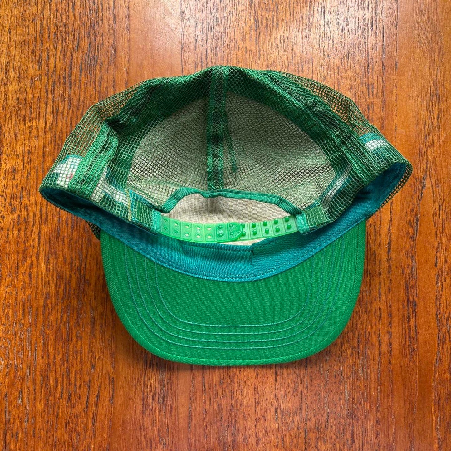 Vintage 90s Venezuela windsurfing tourist souvenir graphic trucker cap