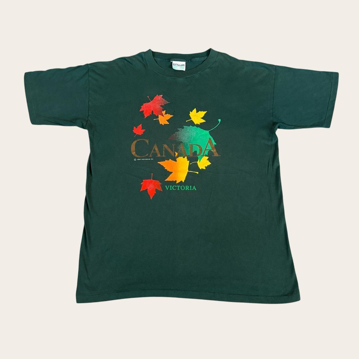 Vintage 90s Victoria Canada British Columbia autumn leaves souvenir t-shirt