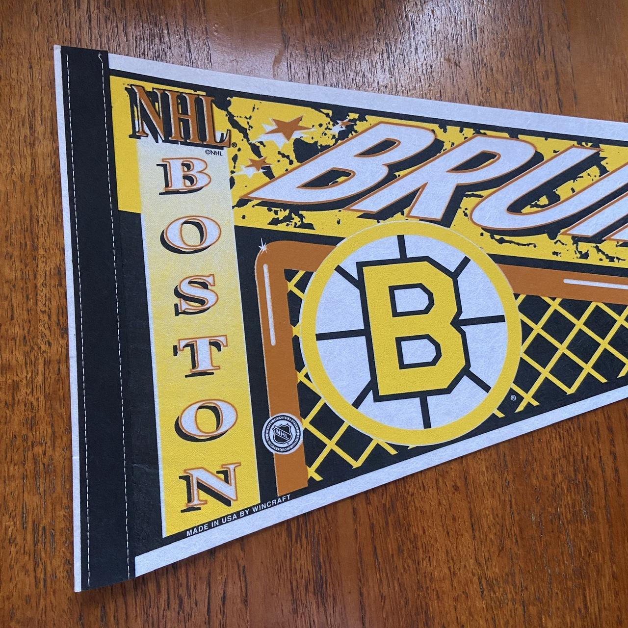 Vintage 90s USA Boston Bruins NHL ice hockey felt pennant