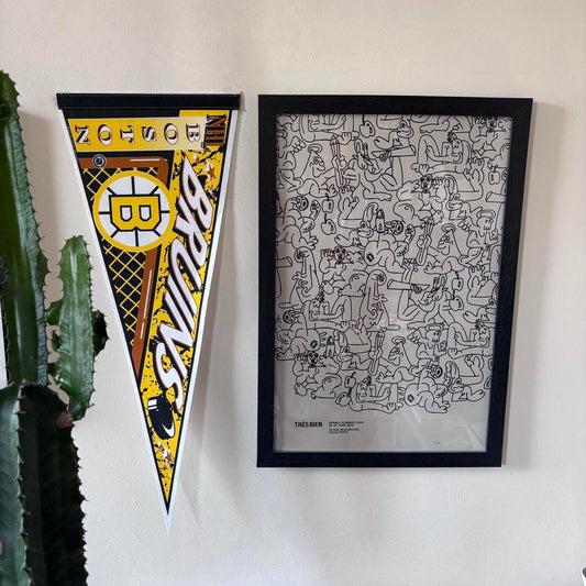 Vintage 90s USA Boston Bruins NHL ice hockey felt pennant