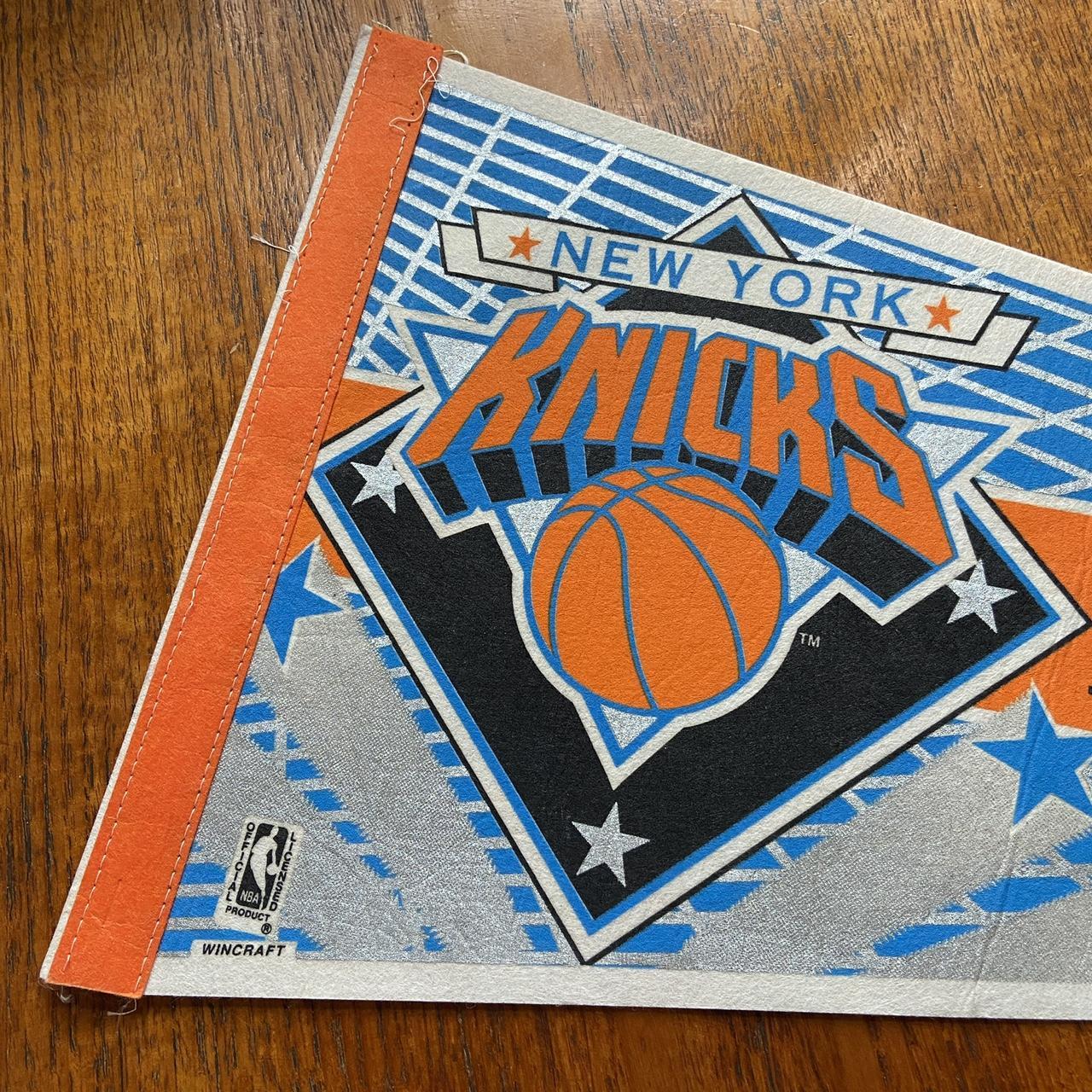 Vintage 90s USA New York Knicks basketball NBA pennant