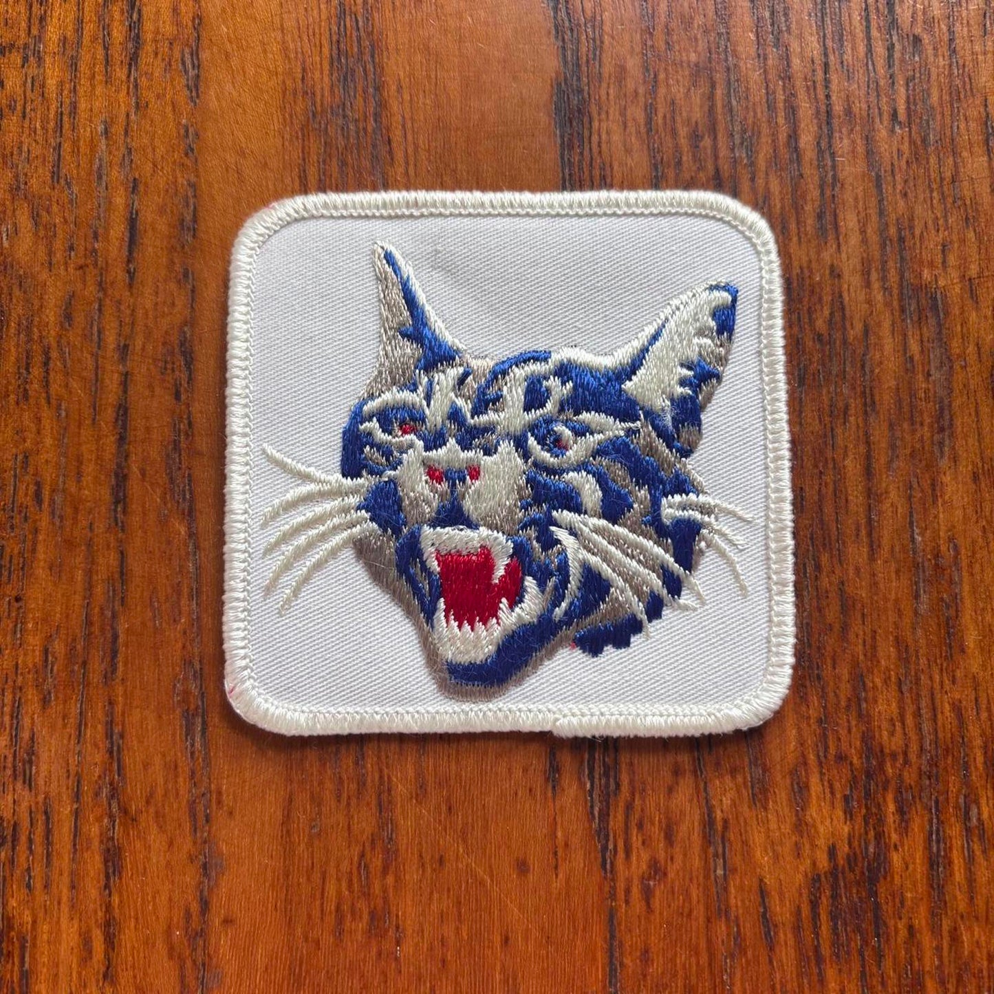 Vintage 90s USA bobcat Lynx nature embroidered patch