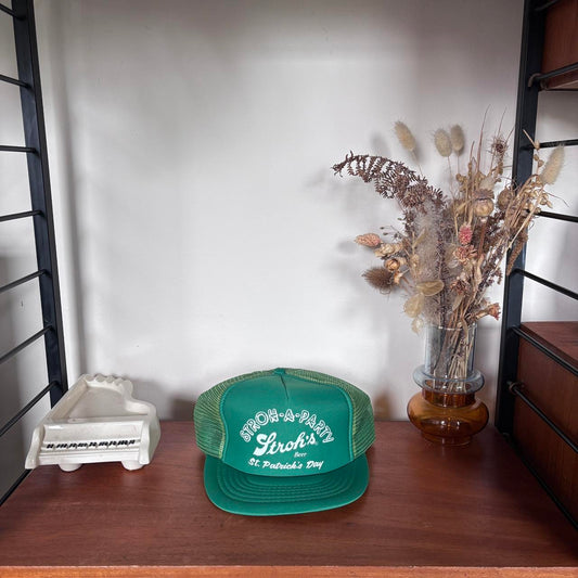 Vintage 90s USA Stroh’s beer Saint Patrick’s Day party graphic trucker cap