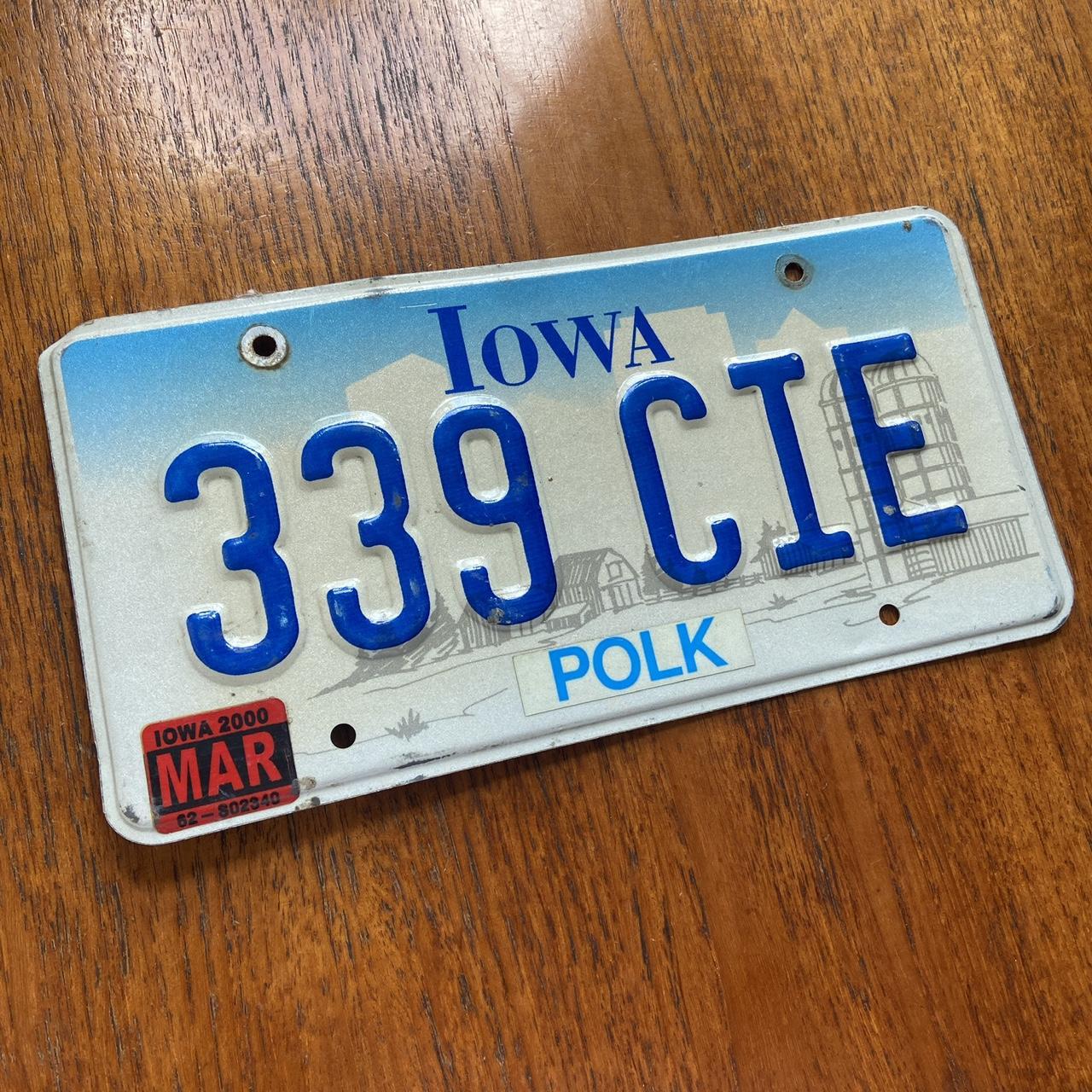 Vintage 2000s Iowa Des Moines American license plate