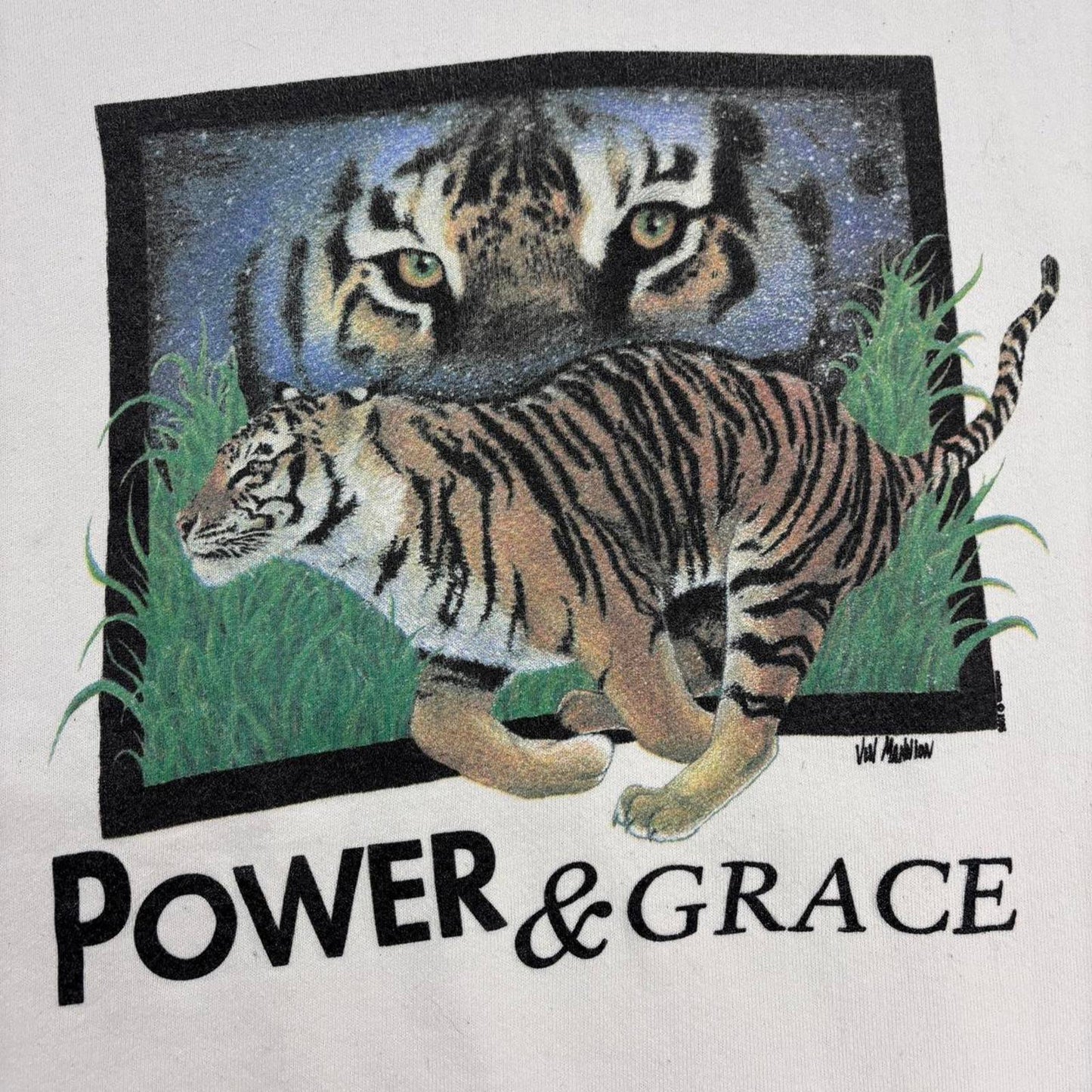 Vintage 90s USA tigers power and grace nature wildlife graphic sweatshirt