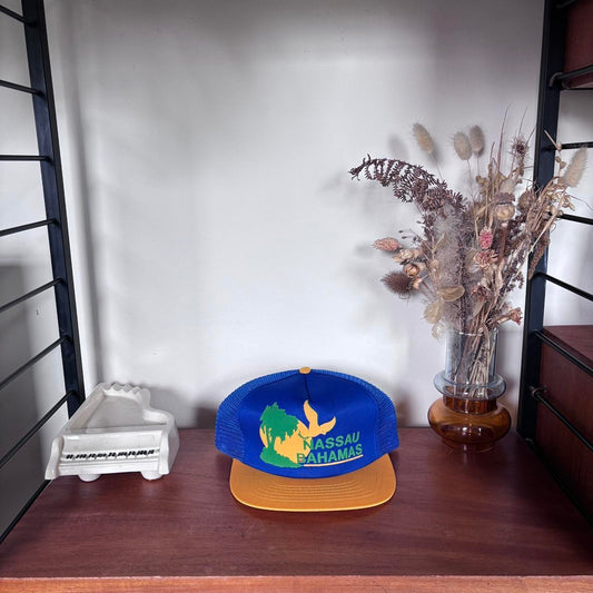 Vintage 90s Nassau Bahamas tourist souvenir graphic trucker cap