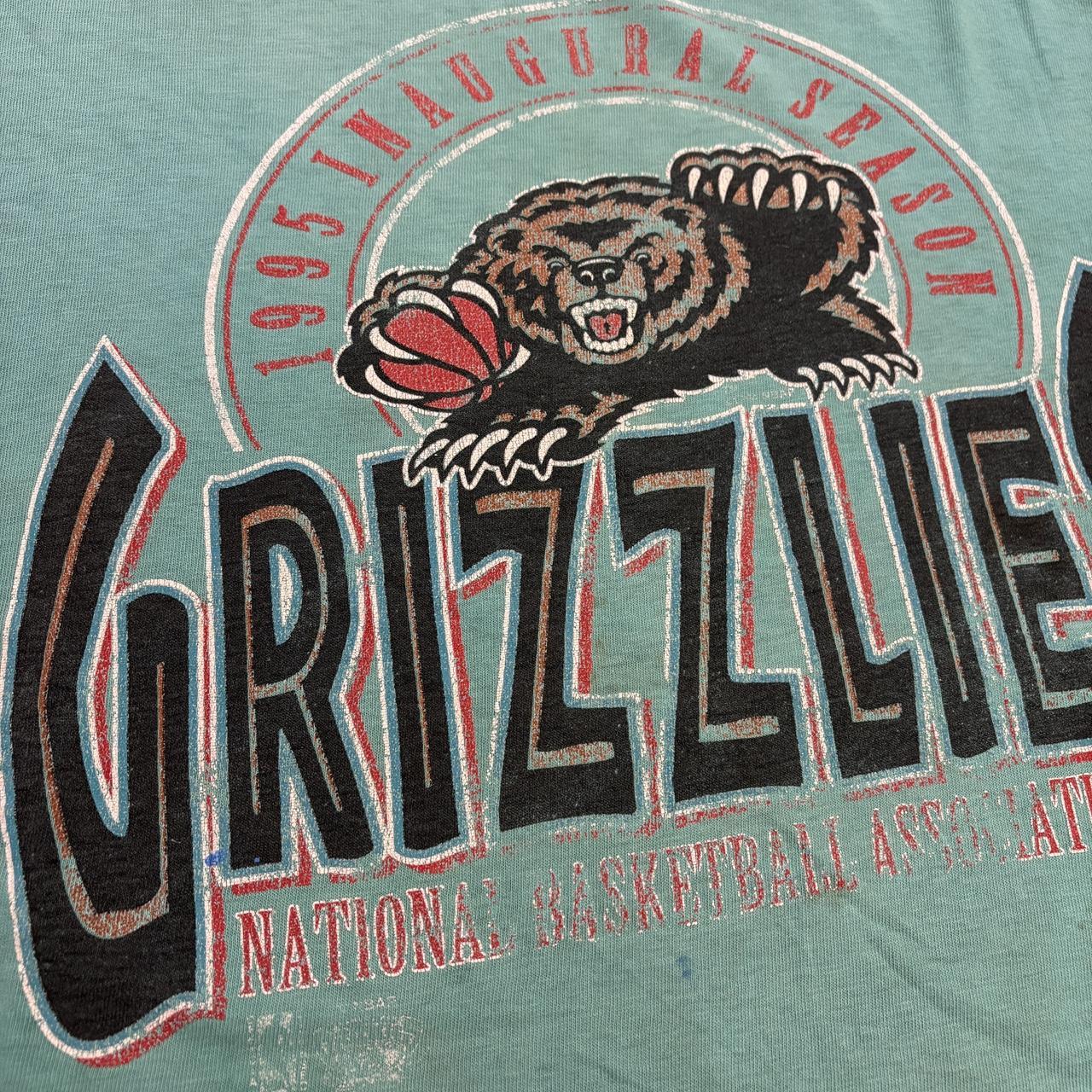 Vintage 90s Vancouver Grizzlies NBA basketball graphic t-shirt