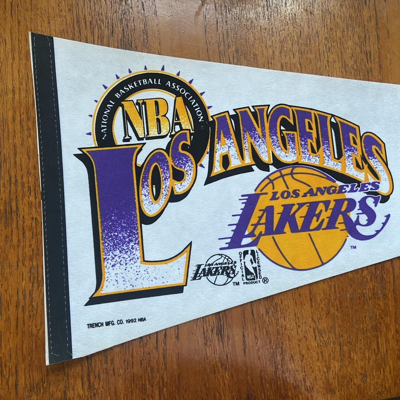 Vintage 90s USA Los Angeles Lakers NBA basketball felt pennant