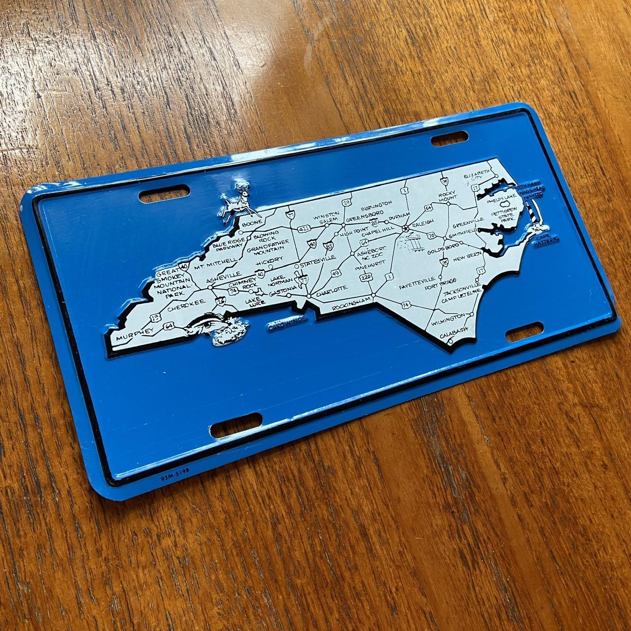 Vintage 90s USA North Carolina state map promotional American license plate