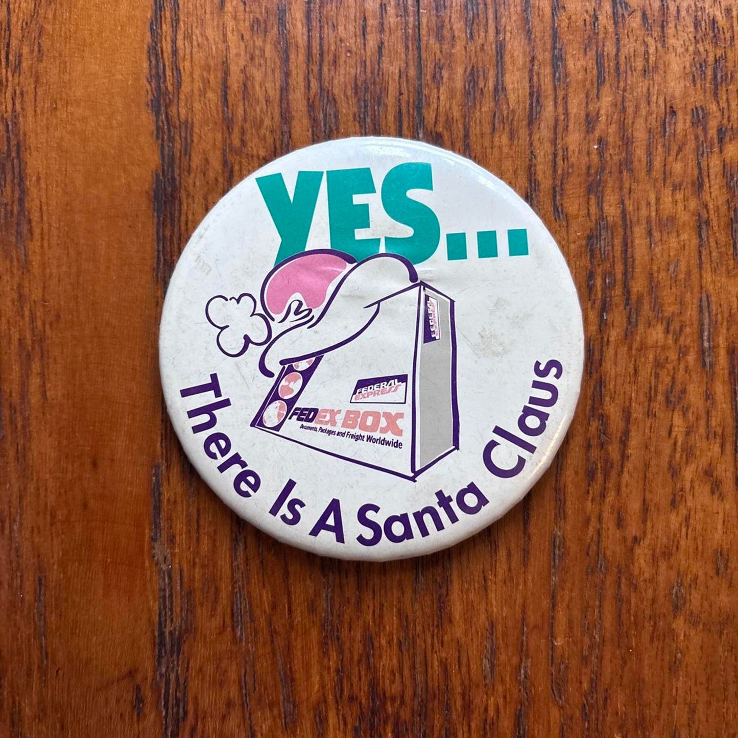 Vintage 90s USA Fed Ex Santa Claus logistics shipping pin badge