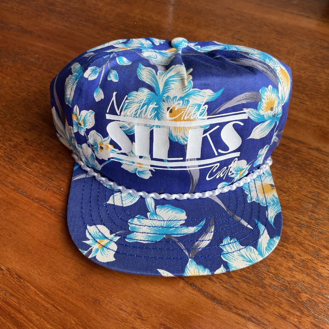 Vintage 90s USA Silks cafe & nightclub Hawaiian floral print graphic trucker cap