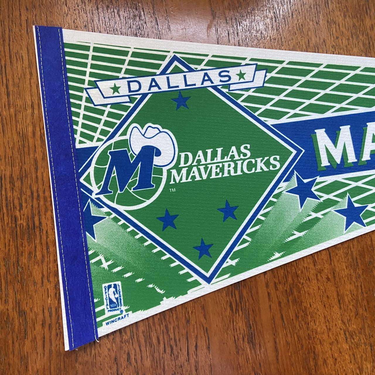 Vintage 90s USA Dallas Mavericks NBA basketball felt pennant