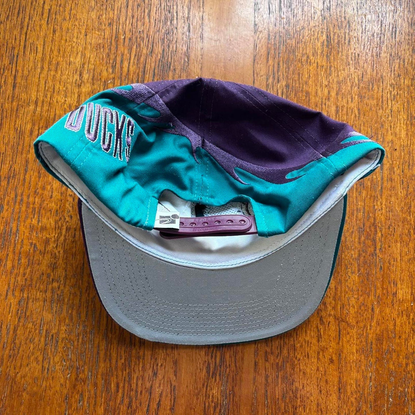 Vintage 90s USA Anaheim Mighty Ducks NHL ice hockey embroidered baseball cap