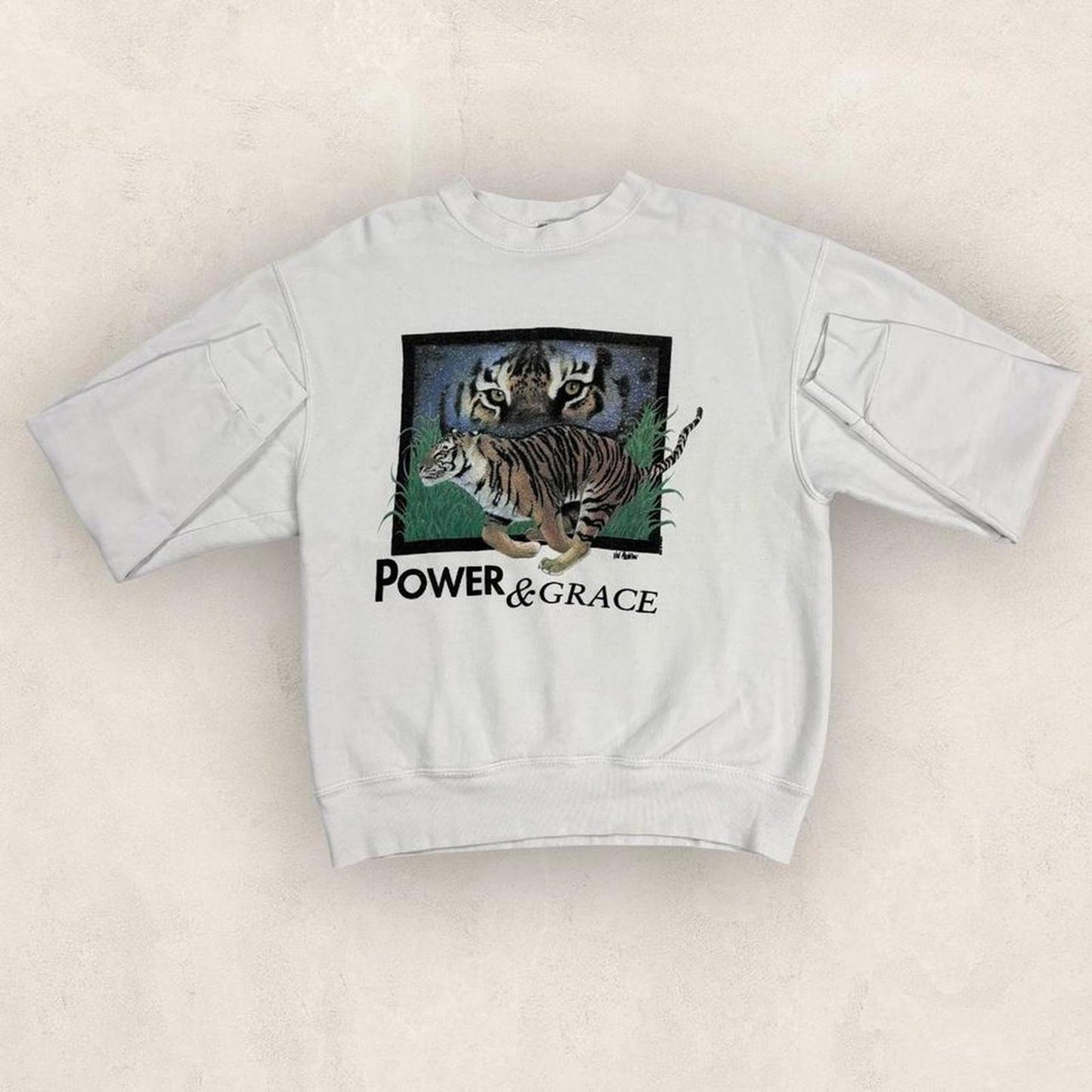 Vintage 90s USA tigers power and grace nature wildlife graphic sweatshirt