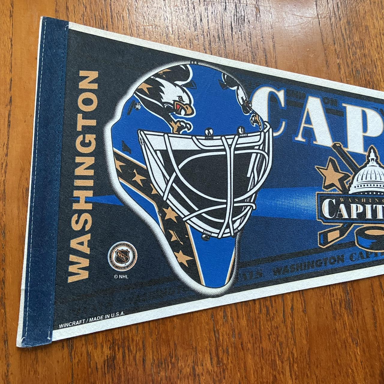 Vintage 90s USA Washington Capitals NHL ice hockey felt pennant