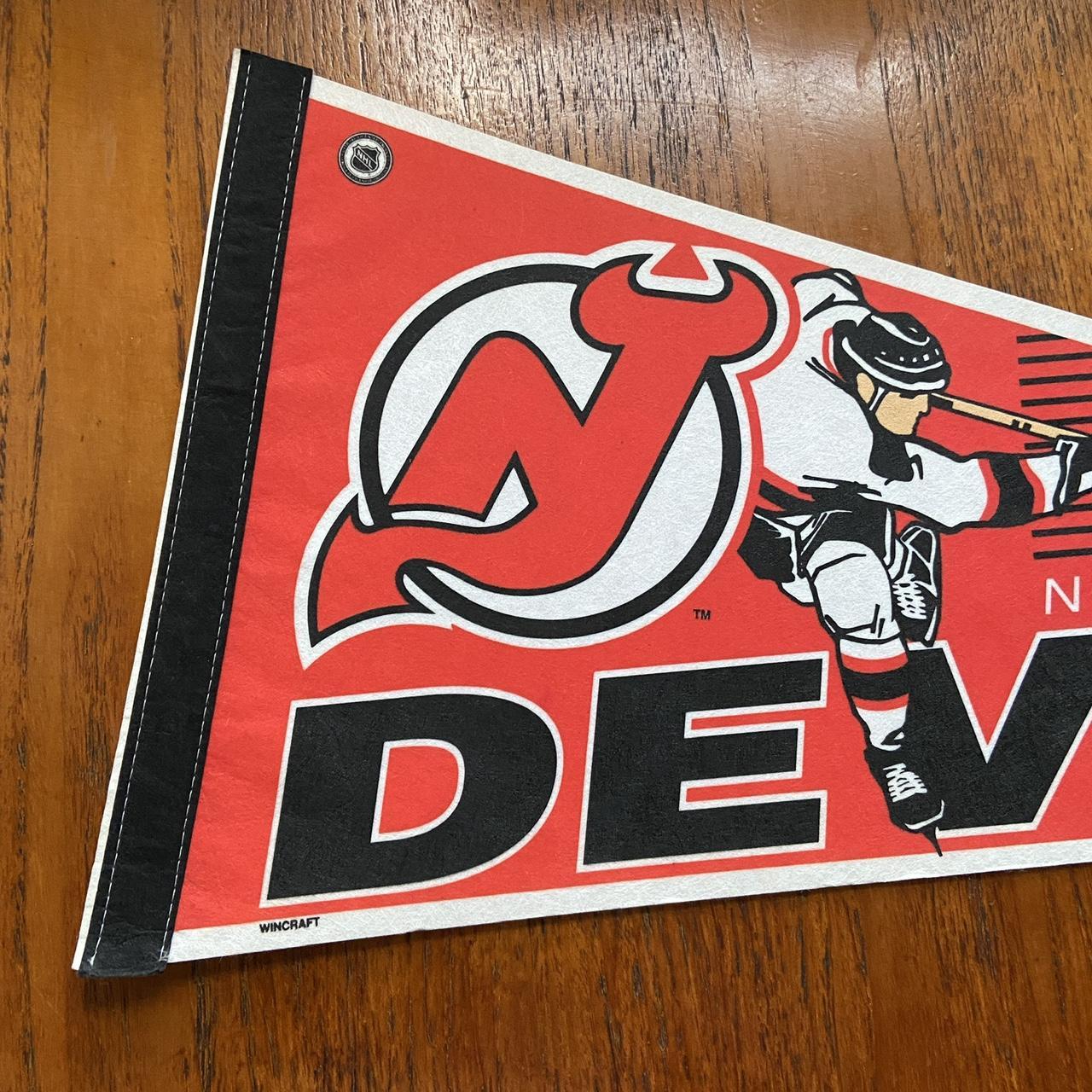 Vintage 90s USA New Jersey Devils NHL ice hockey felt pennant