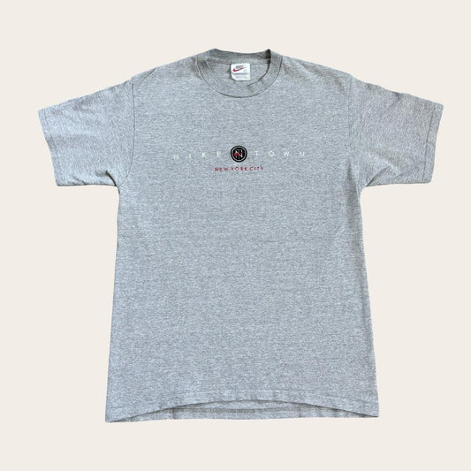 Vintage Nike Town New York City department store embroidered t-shirt