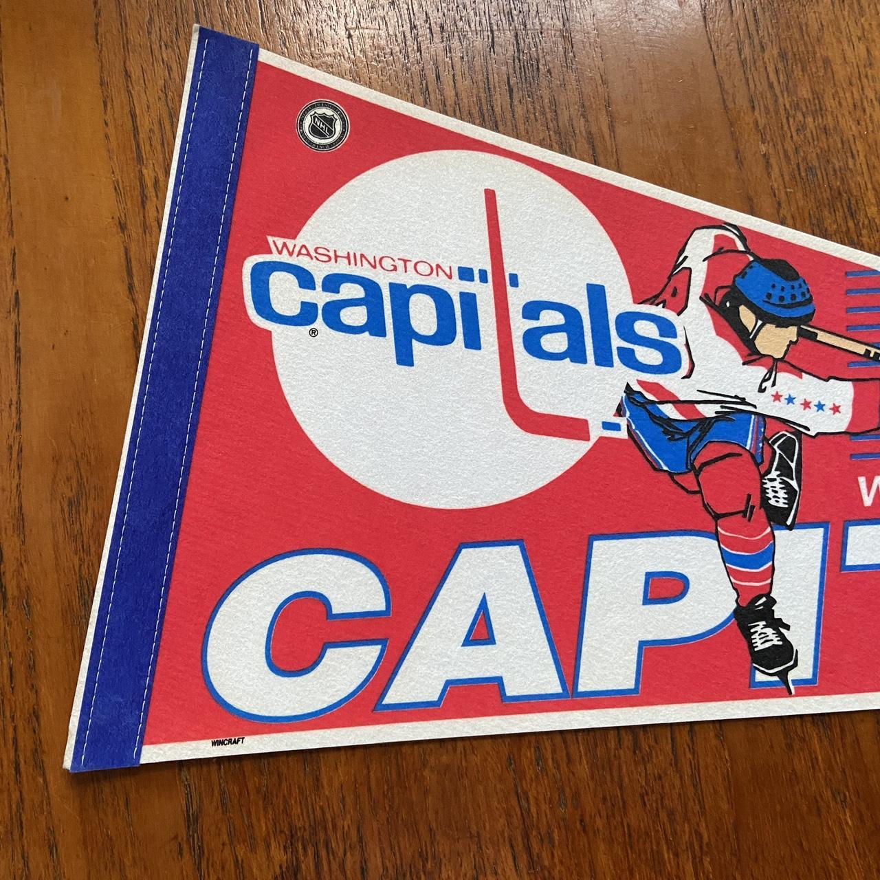 Vintage 90s USA Washington Capitals NHL ice hockey felt pennant