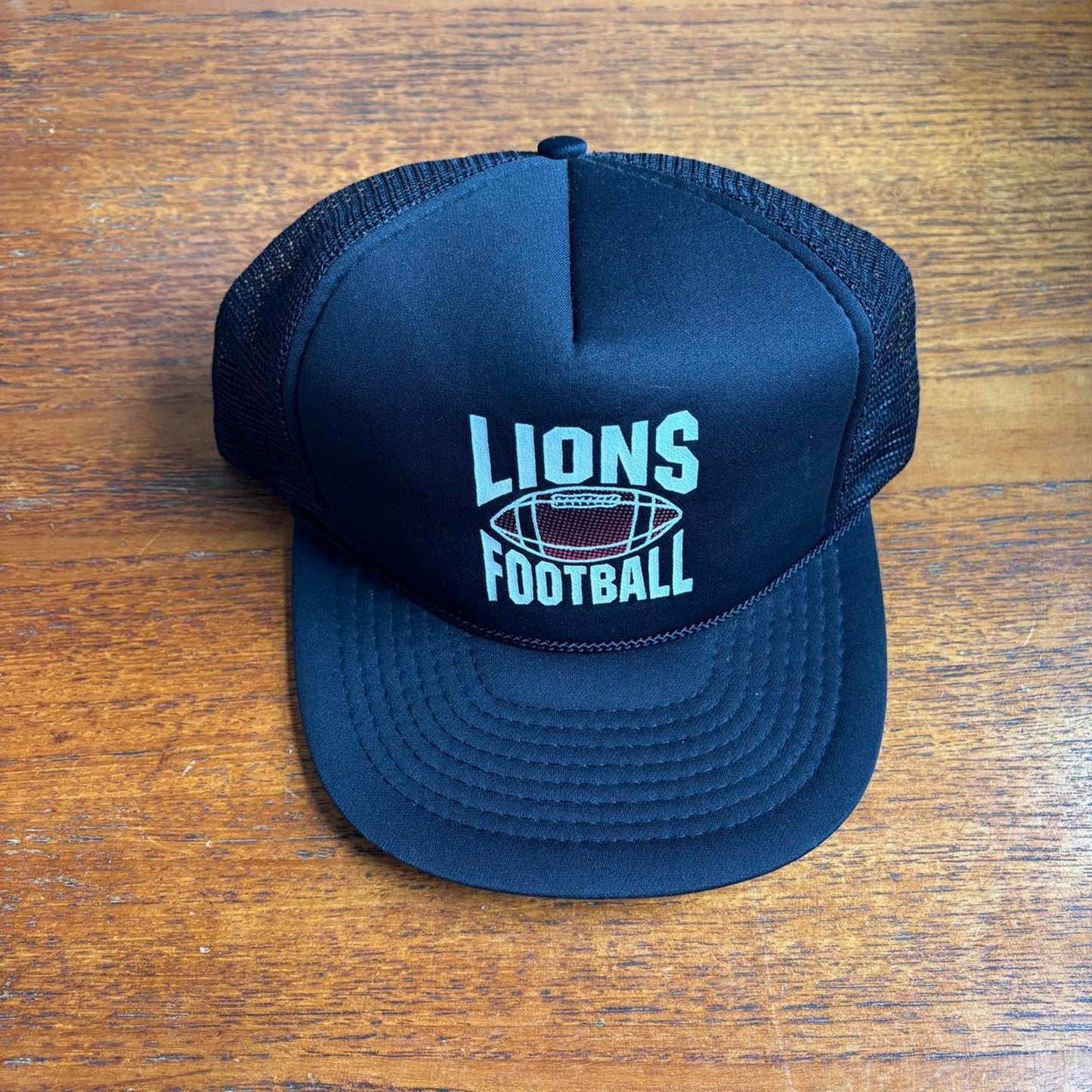 Vintage 90s USA Lions American Football graphic trucker cap