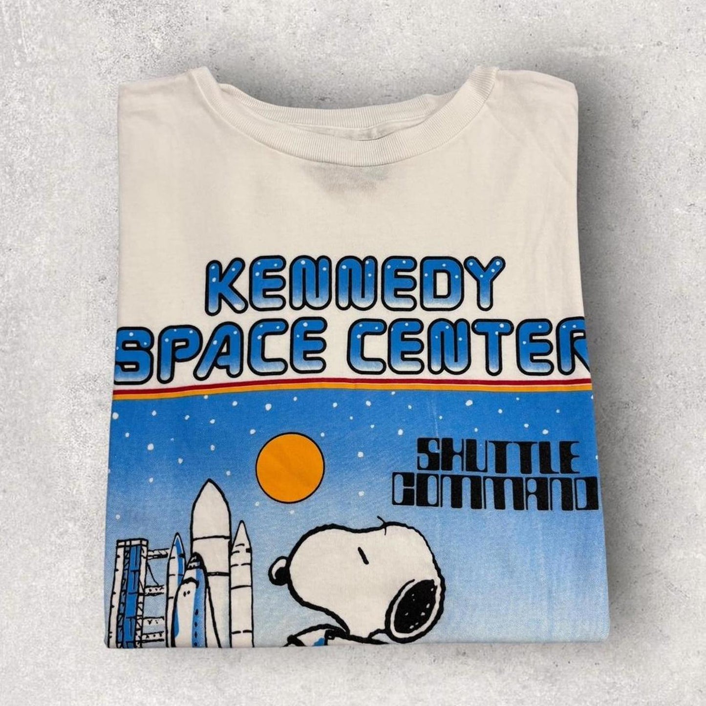 Vintage 80s USA Snoopy Kennedy Space Center NASA Peanuts cartoon graphic t-shirt