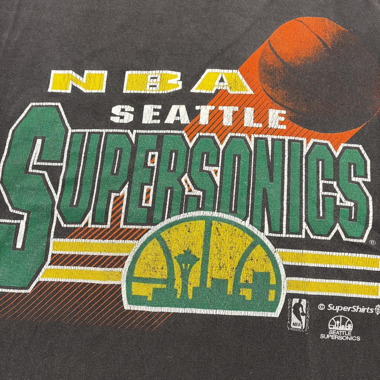 Vintage 90s USA Seattle SuperSonics NBA basketball graphic t-shirt