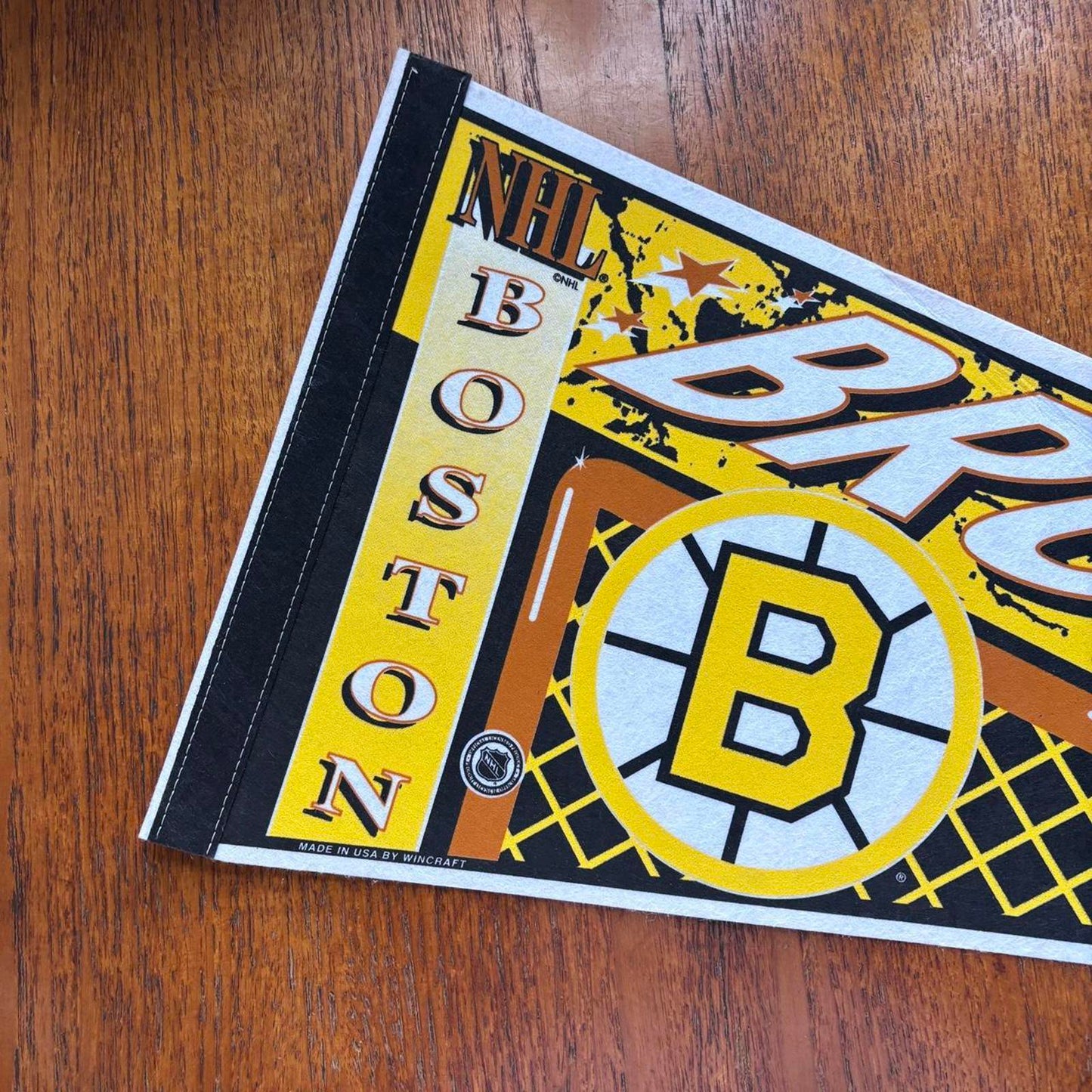 Vintage 90s USA Boston Bruins NHL ice hockey felt pennant