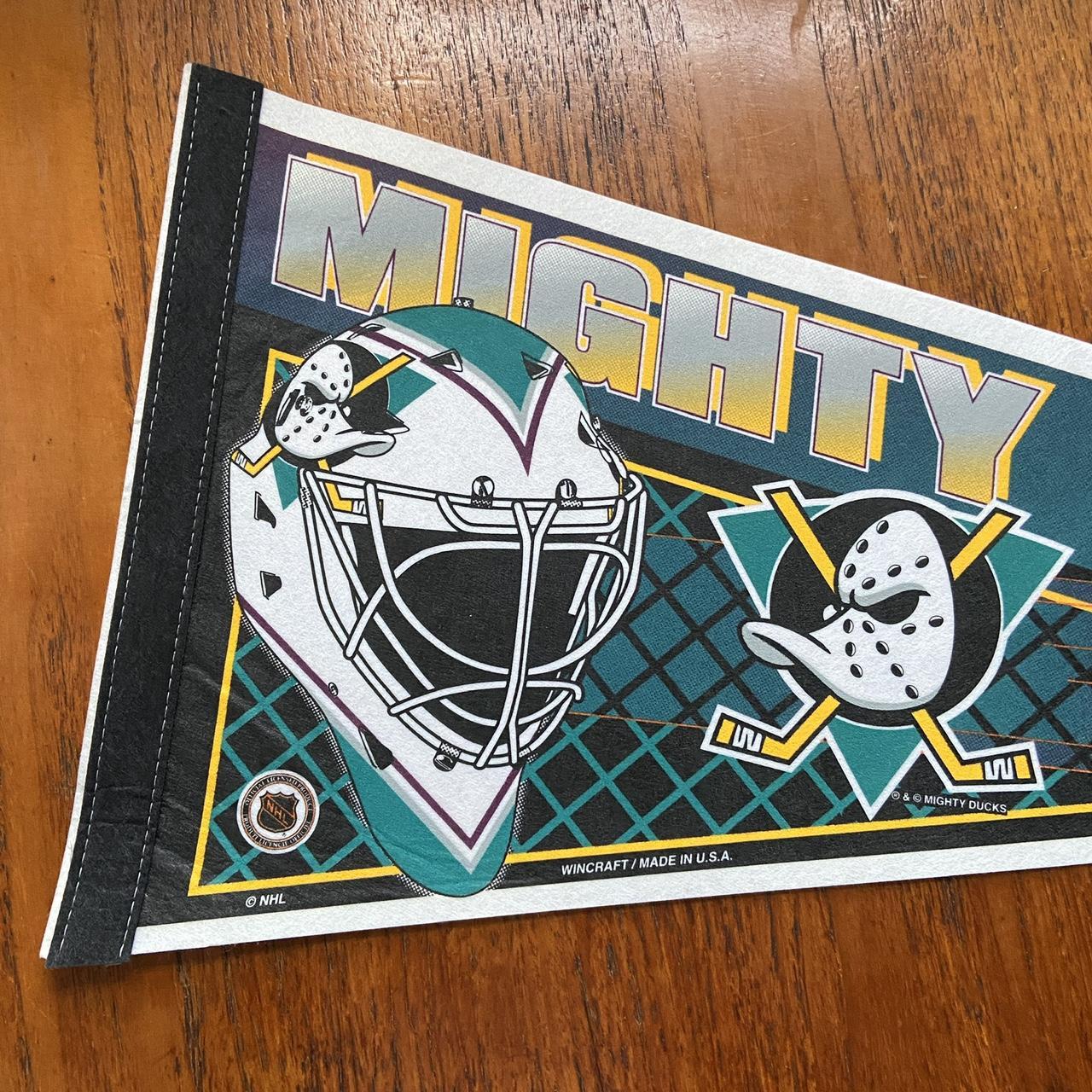 Vintage 90s USA Anaheim Mighty Ducks NHL ice hockey felt pennant