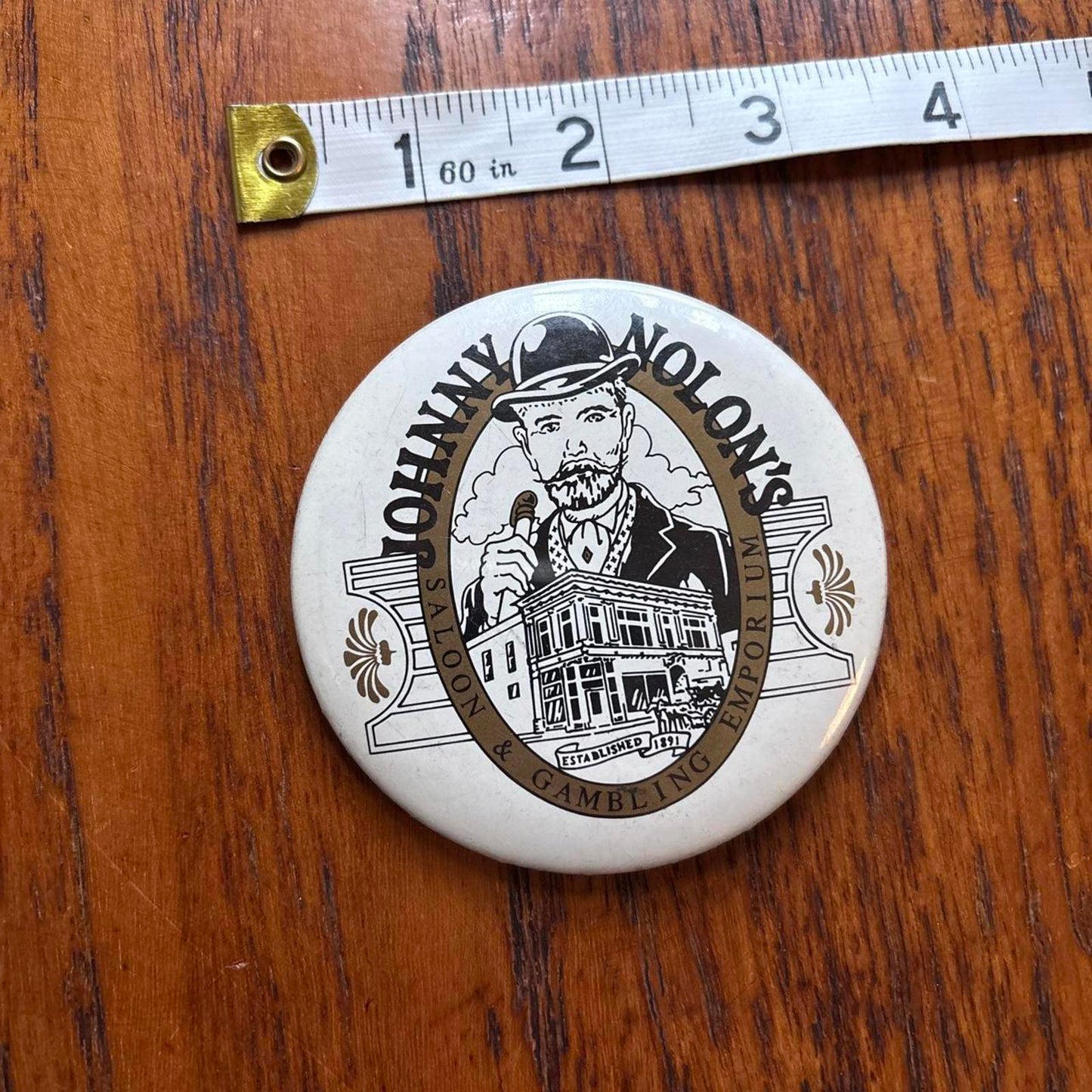Vintage 90s USA Johnny Nolon’s bar saloon & casino emporium pin badge