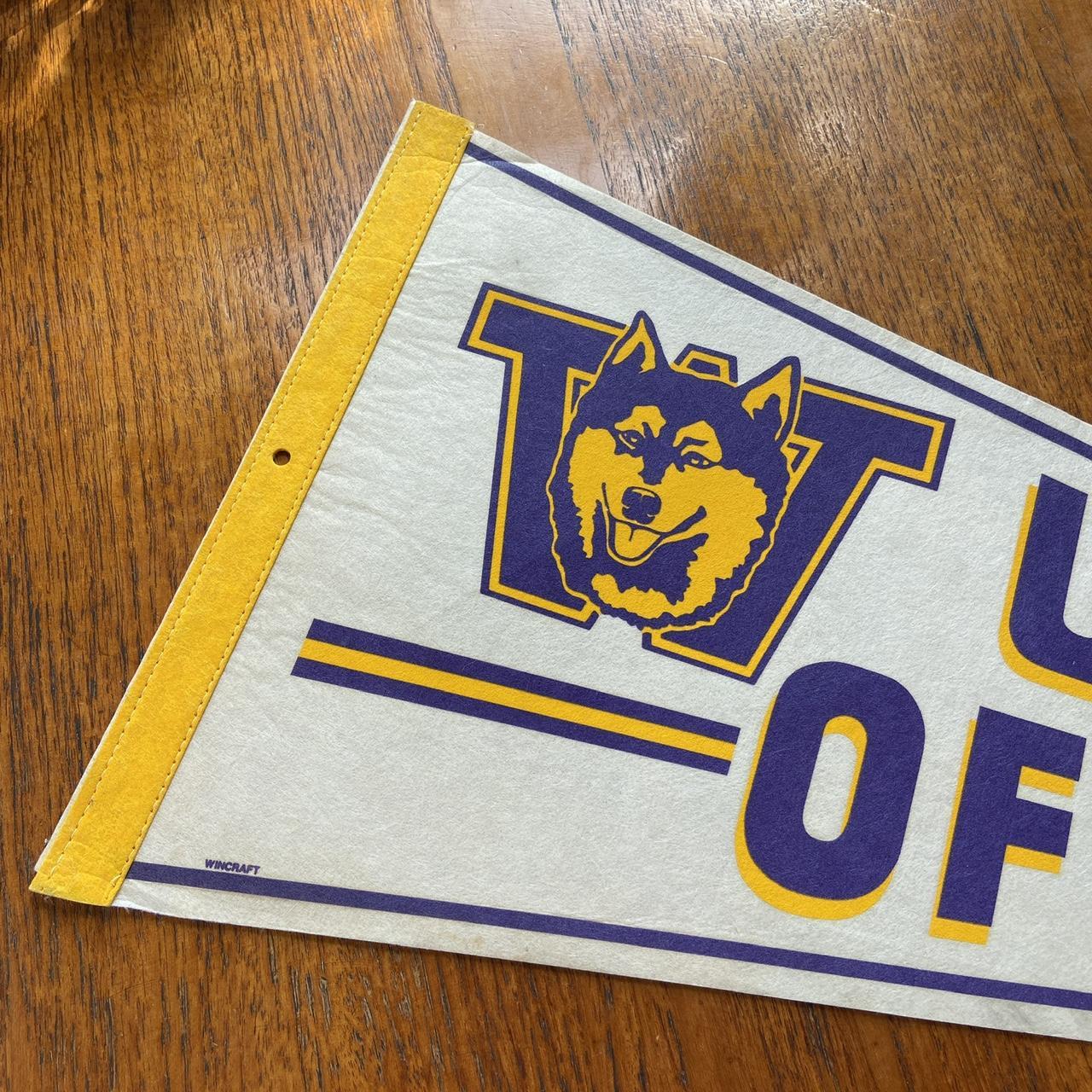 Vintage 90s USA University of Washington Huskies varsity team pennant