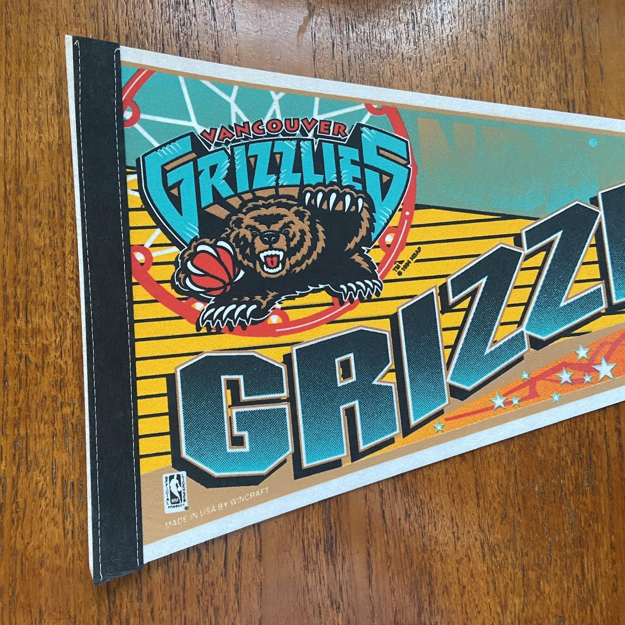 Vintage 90s Canada Vancouver Grizzlies NBA basketball felt pennant