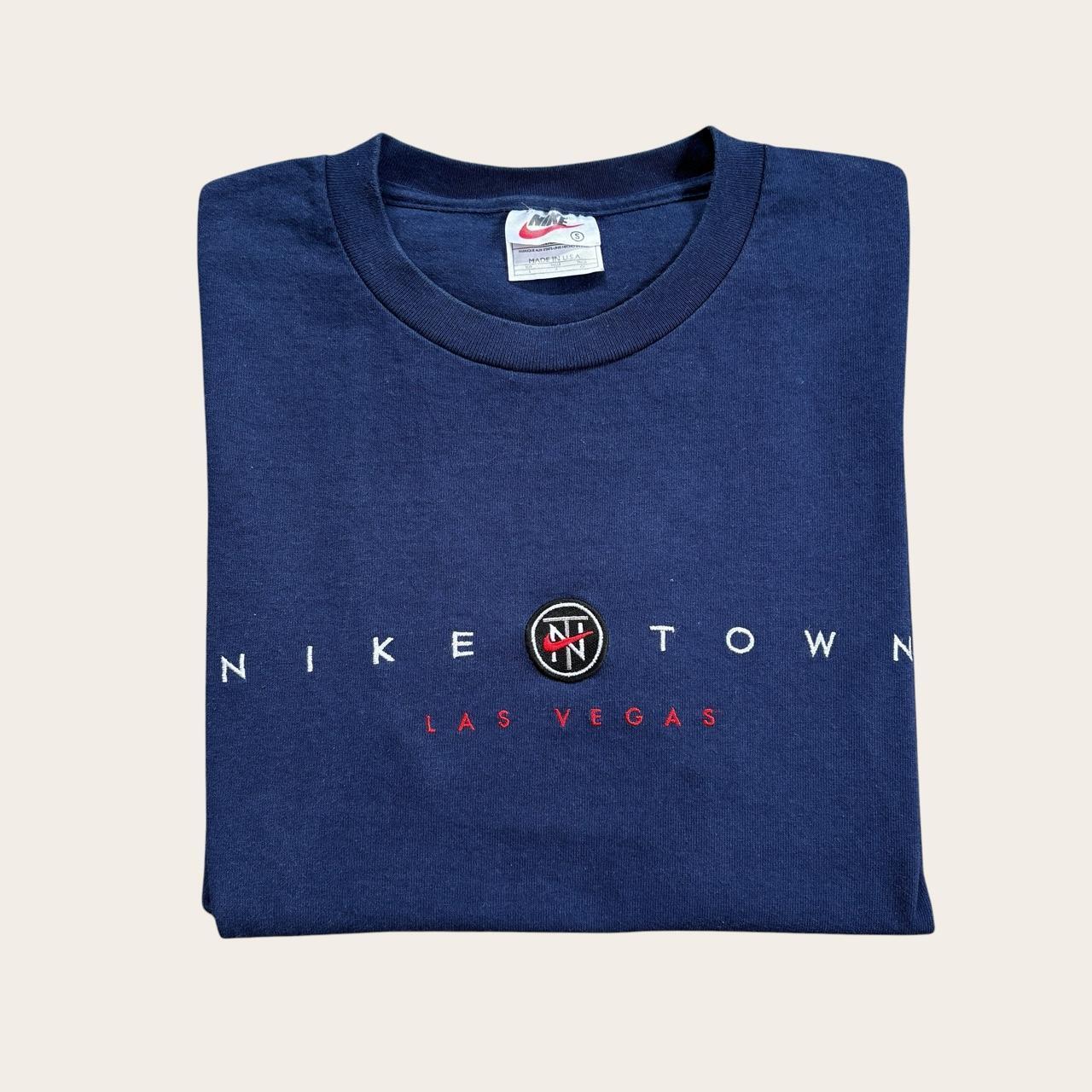 Vintage 90s USA Nike Town Las Vegas department store souvenir t-shirt