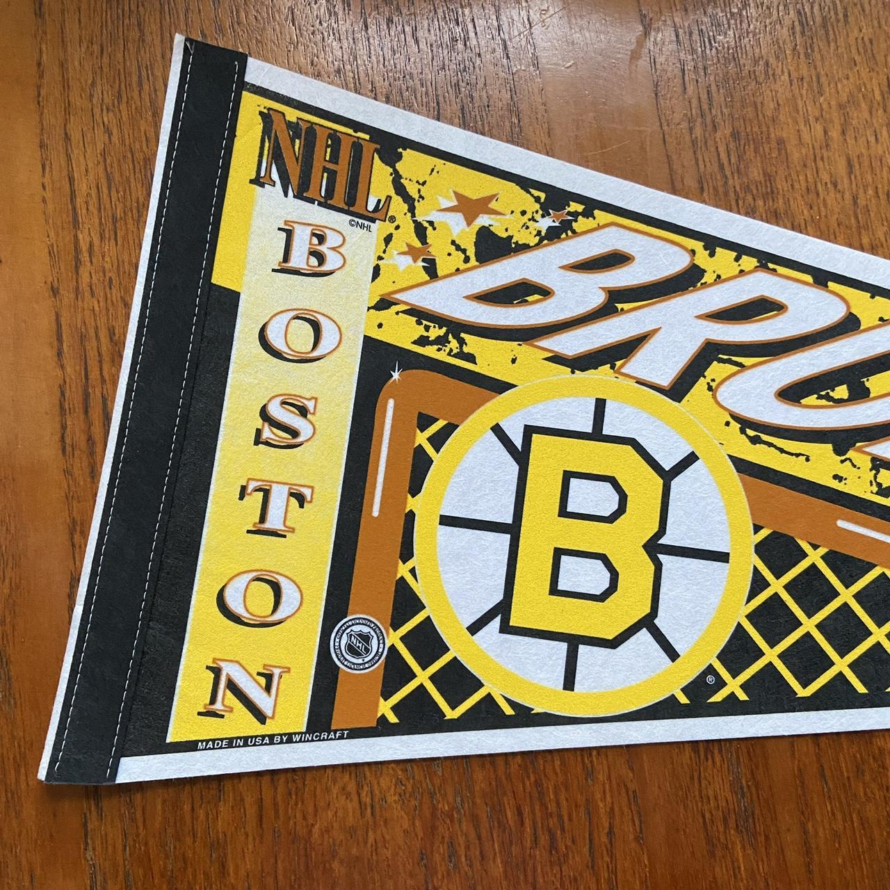 Vintage 90s USA Boston Bruins NHL ice hockey felt pennant