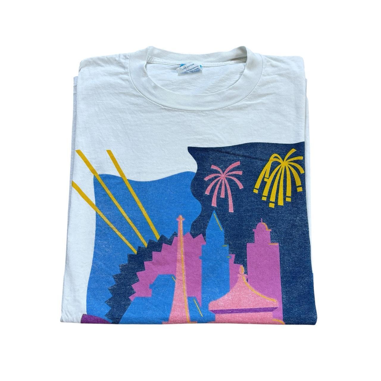Vintage 90s USA Disney Epcot Center theme park souvenir t-shirt