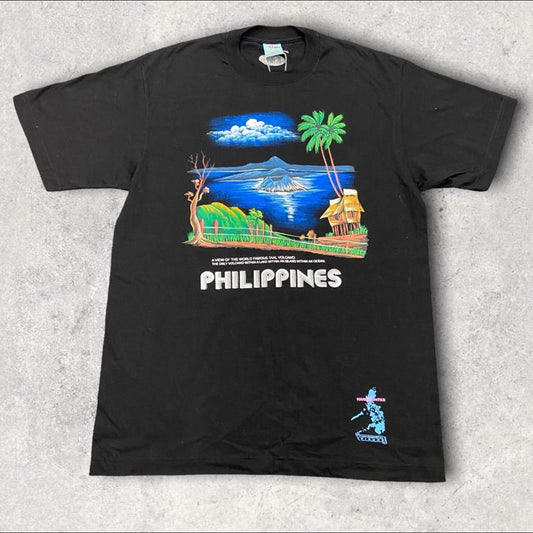 Vintage 90s taal volcano Philippines hand-painted graphic black t-shirt