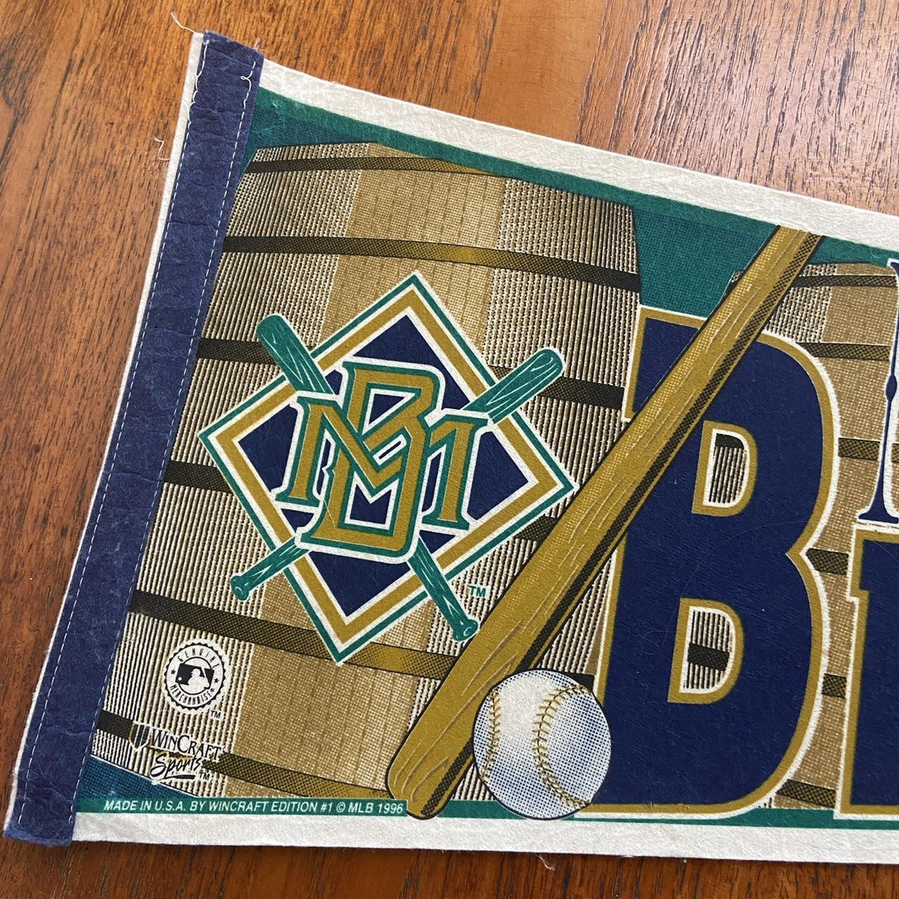 Vintage 90s USA Milwaukee Brewers MLB baseball felt pennant