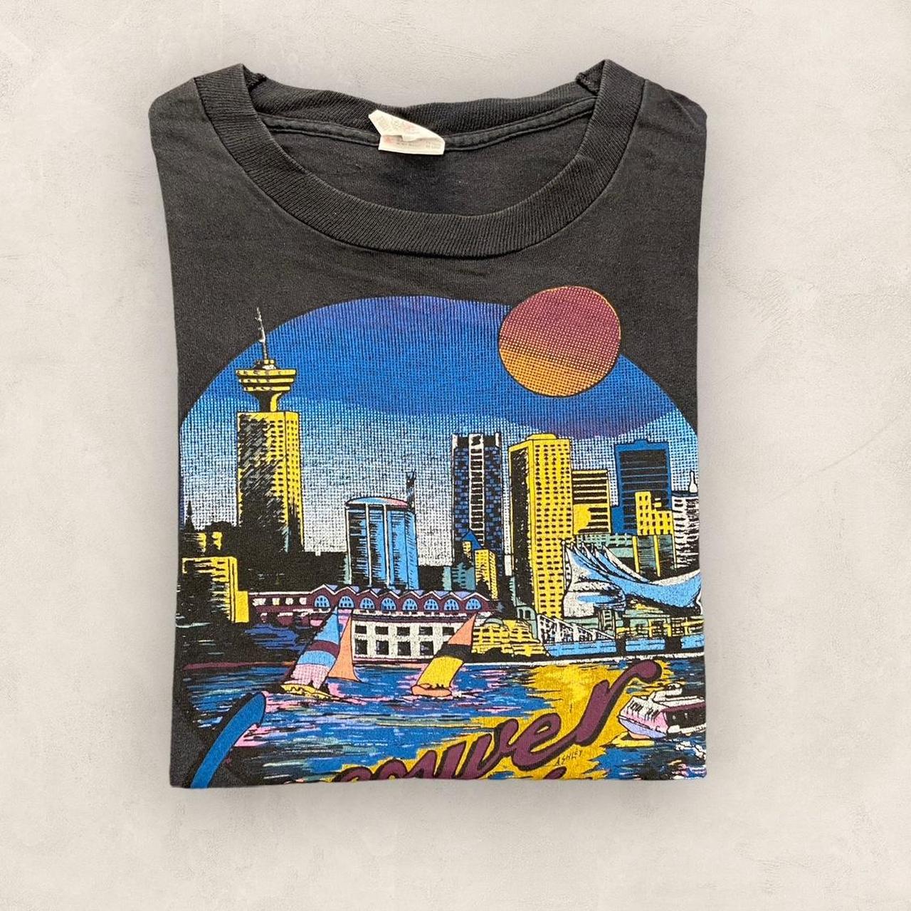 Vintage 90s Vancouver Canada city skyline tourist souvenir promotional graphic t-shirt